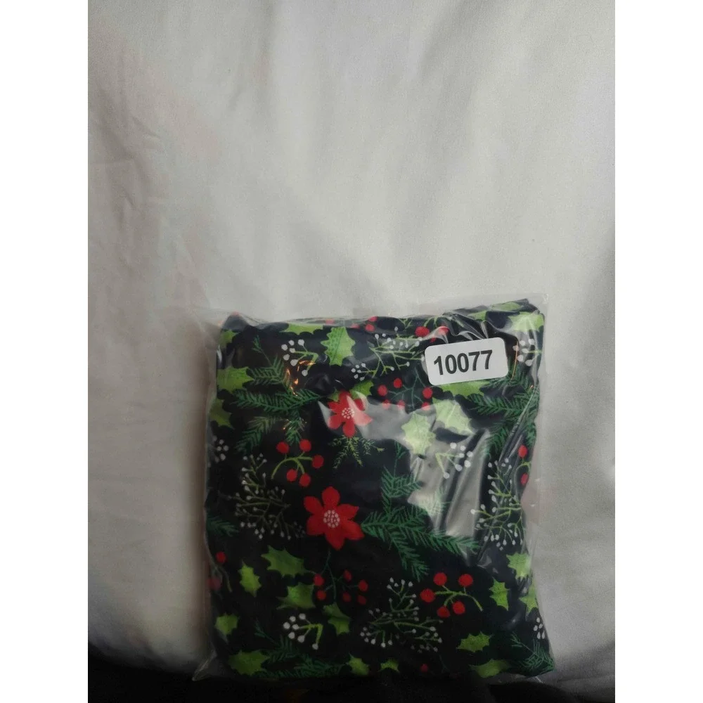 Jones & Co Jones New York Christmas Poinsettia Holly Turtleneck Top Womens S/P